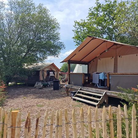 Lodge Les P'Tites Maisons Dans La Prairie Sallertaine Bagian luar foto