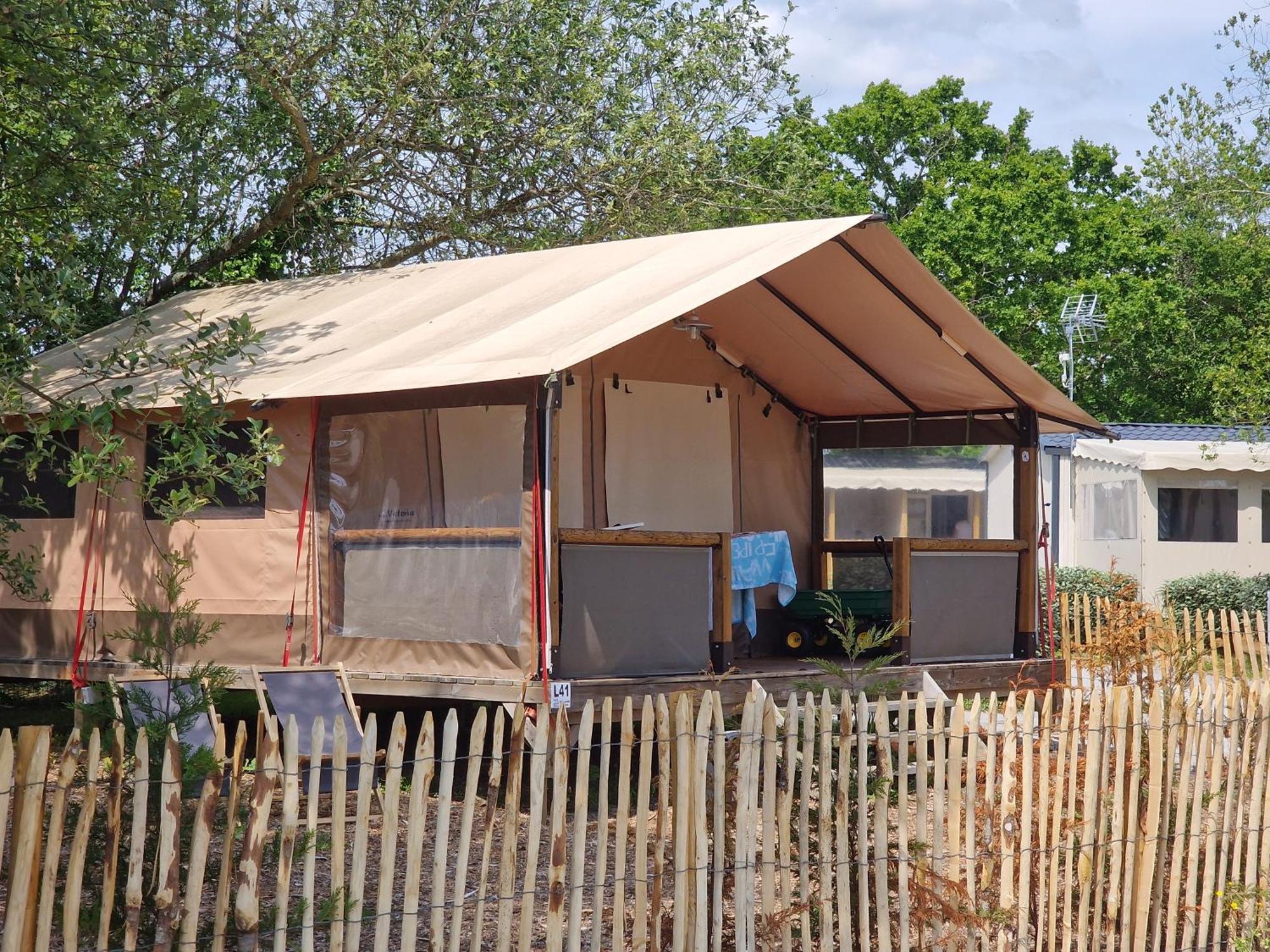 Lodge Les P'Tites Maisons Dans La Prairie Sallertaine Bagian luar foto